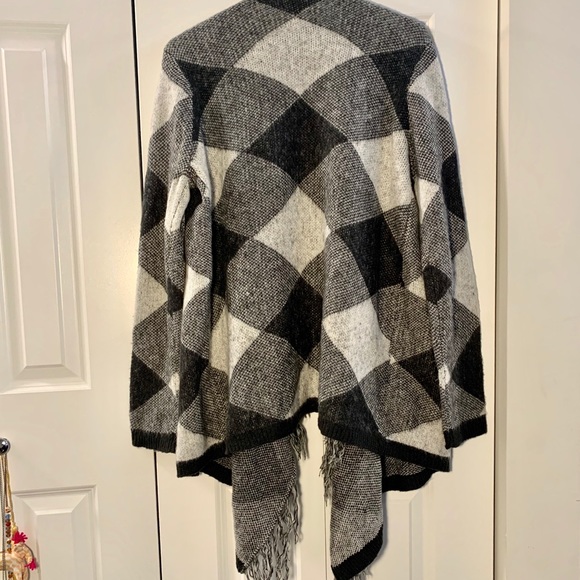 No Boundaries L cardigan - Picture 2 of 3